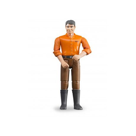 Bruder man met bruine broek en oranje shirt 